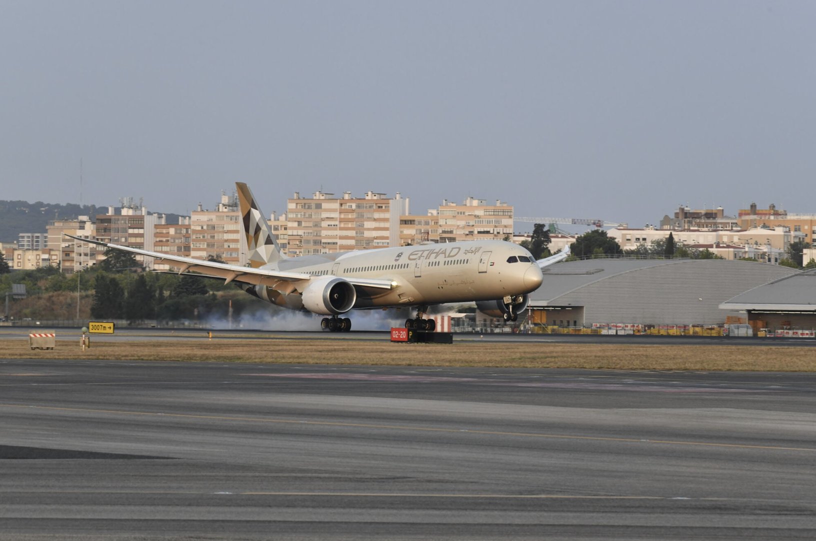 Etihad Airways aterra pela primeira vez em Portugal